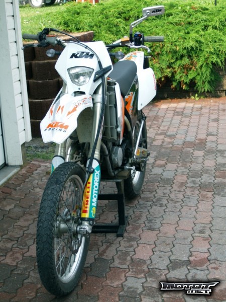 YZ214325.jpg