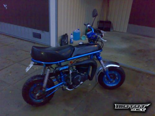 Suzuki PV 50