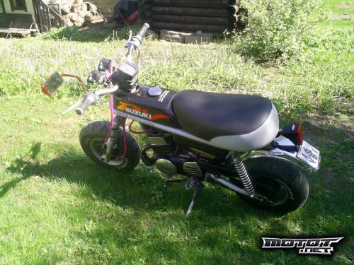 Suzuki PV 50