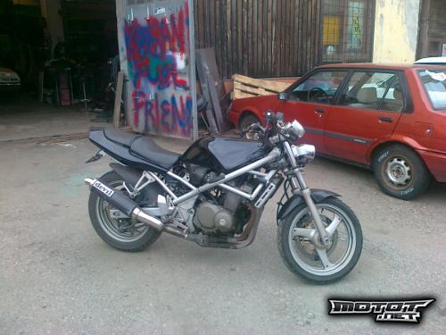 Suzuki GSF 400