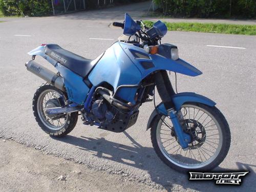 Suzuki DR 750